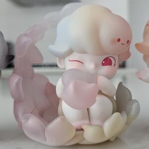 Dimoo Shapes in Nature figurine - Cloud Whisper